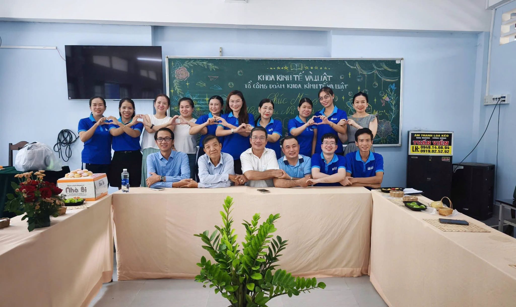 TỔ CÔNG ĐOÀN KHOA KINH TẾ VÀ LUẬT TỔ CHỨC CHƯƠNG TRÌNH CHÀO MỪNG NGÀY PHỤ NỮ VIỆT NAM 20/10 VỚI CHỦ ĐỀ “NGỌT NGÀO THANH XUÂN – RỰC RỠ YÊU THƯƠNG”